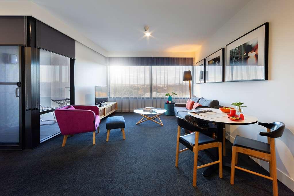 East And Hotel Canberra